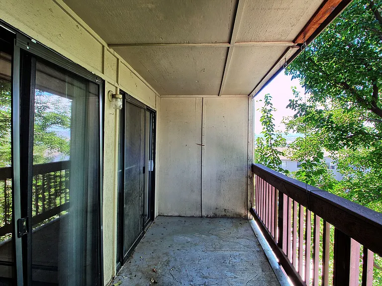125 Franklin Ave #412 — Photo 22