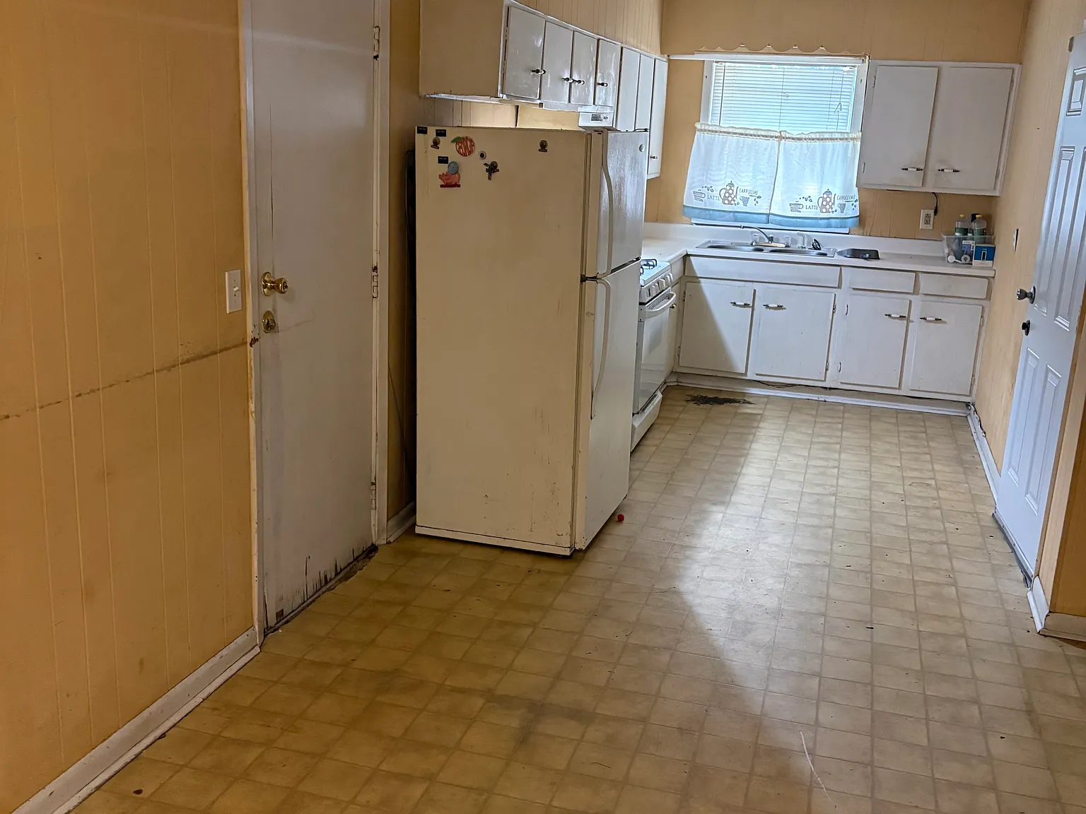 3 bed, 984 sqft, $945 — Photo 4