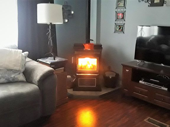 5th image of 10 Lexington Ln