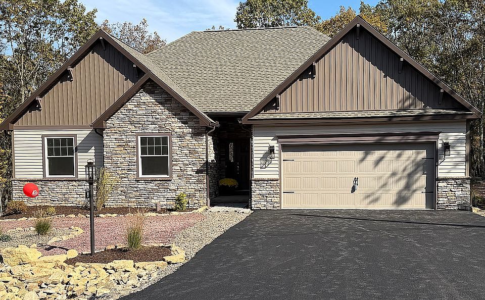 1st image of 9 Tulip Tree Ln