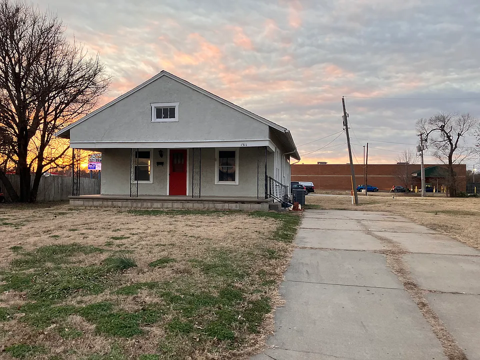 1311 N Oak St