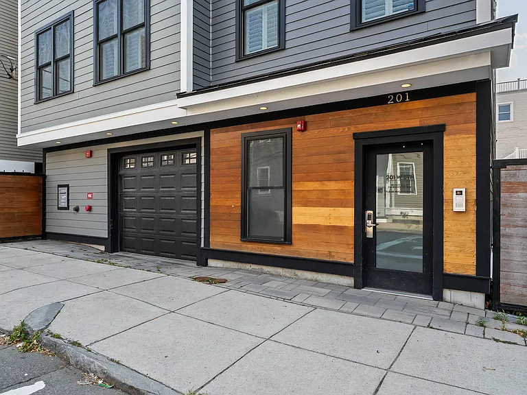 201 W 8th St #3A — Photo 38
