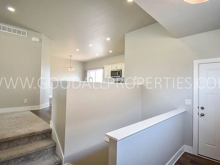 342 N Warrior Ln — Photo 5