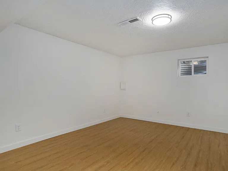 2023 E Battlefield Rd — Photo 12