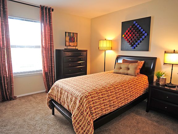 2nd image of 749 Emerald Lake Dr APT 101