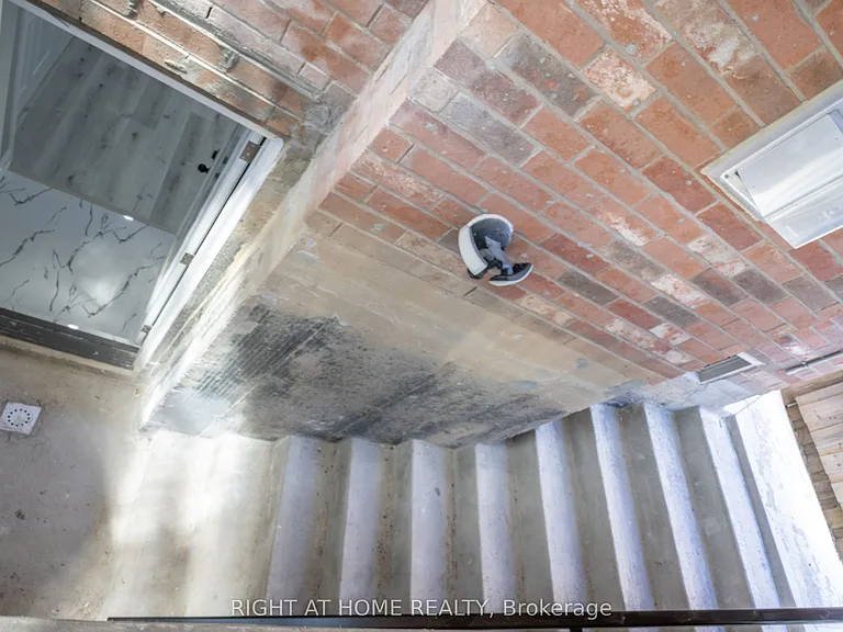 136 Durhamview Cres — Photo 4