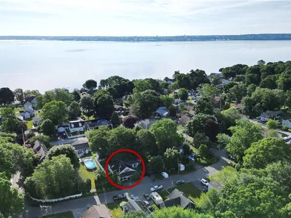 25 Fried Ave, Bristol, RI 02809