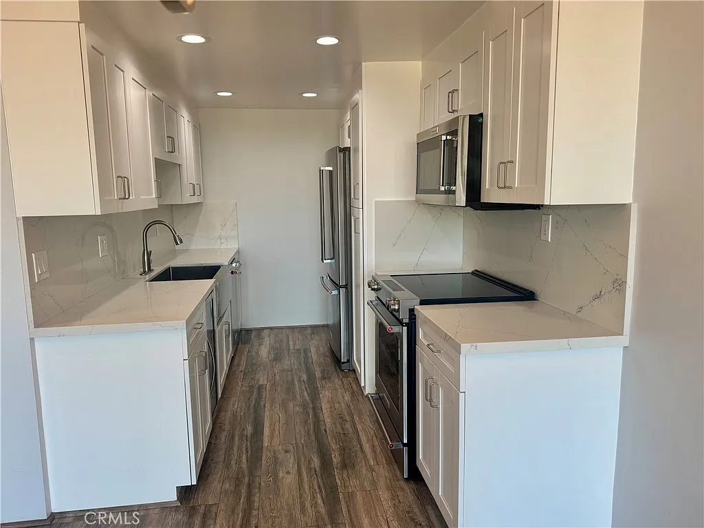 2 bed, 2.5 bath, 1246 sqft, $6,000 — Photo 4
