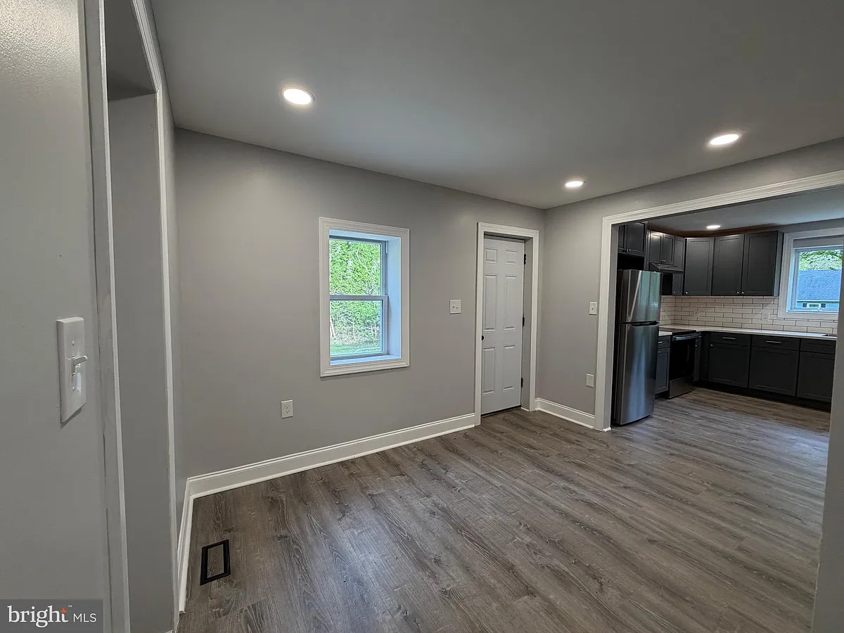 Building Photo - 3 Wilhemina Ave