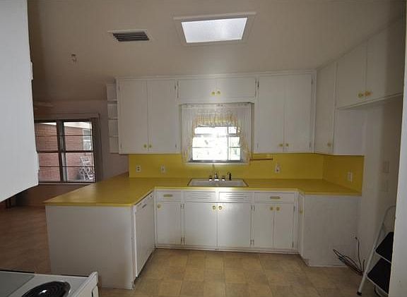 3rd image of 7606 Mullen Dr