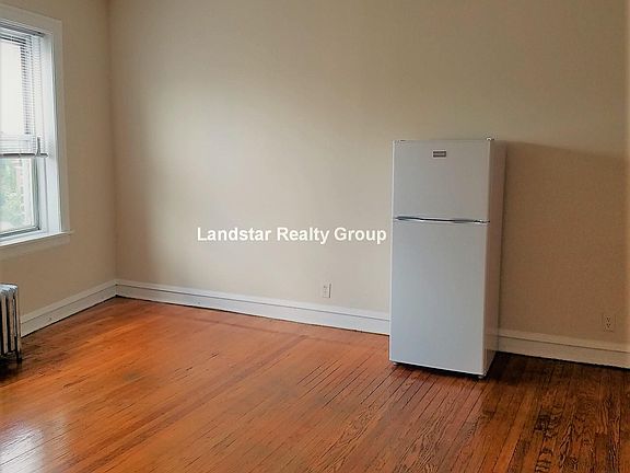 2nd image of 1145 W Morse Ave #304