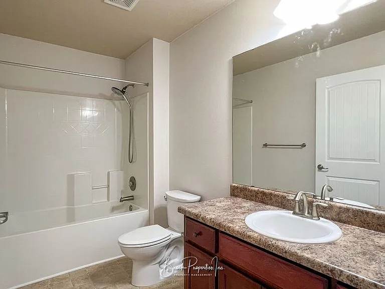 2080 Stennis Dr — Photo 29