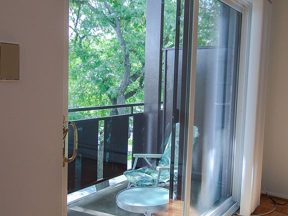 5th image of 2604 N Windsor Dr Unit 303