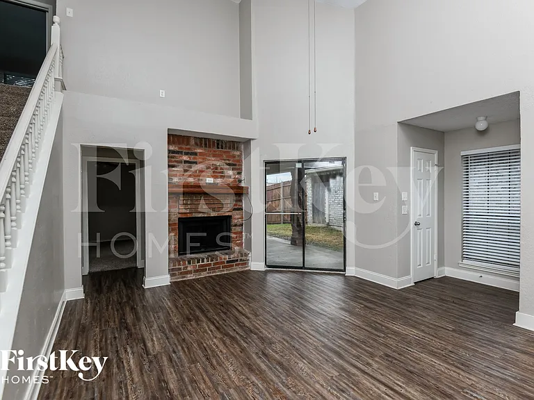 4213 Amy Dr — Photo 2