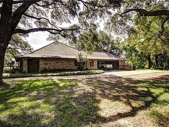 2nd image of 313 Parkway Dr