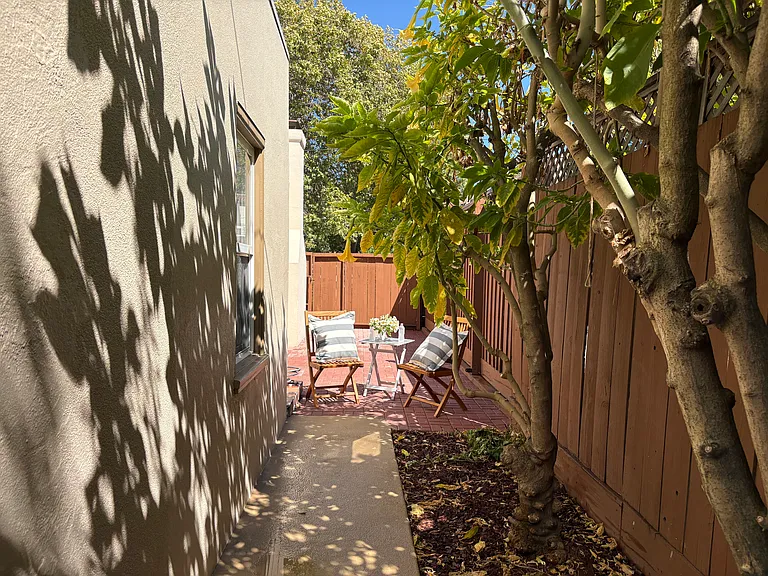 1095 Morris Ct — Photo 13
