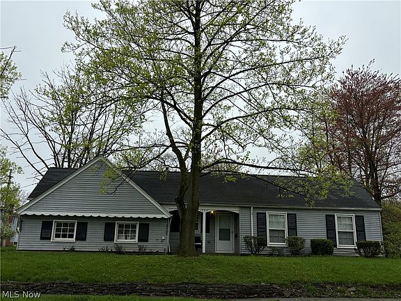 2nd image of 1890 Sagamore Dr