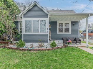 209 N Melrose Ave, Elgin, IL 60123