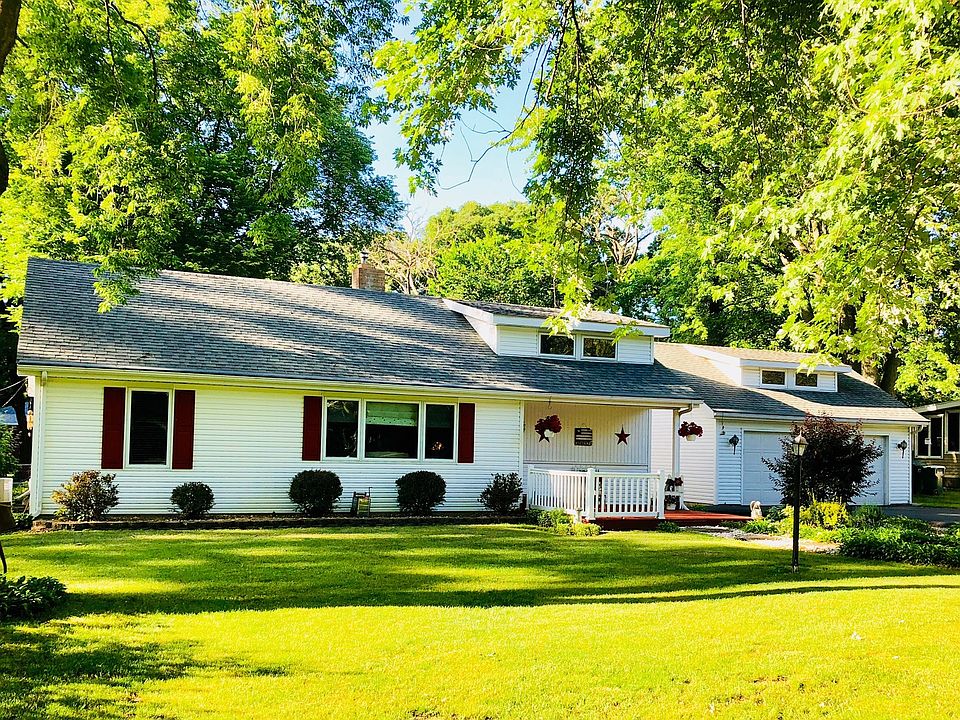 1st image of 26 Oakwood Dr