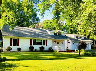 26 Oakwood Dr, Kankakee, IL 60901