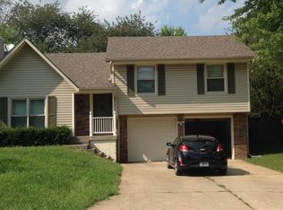 1812 NE McKee Ln, Lees Summit, MO 64086