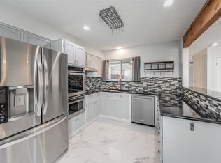 5520 Willow Cir, Fort Worth, TX 76112