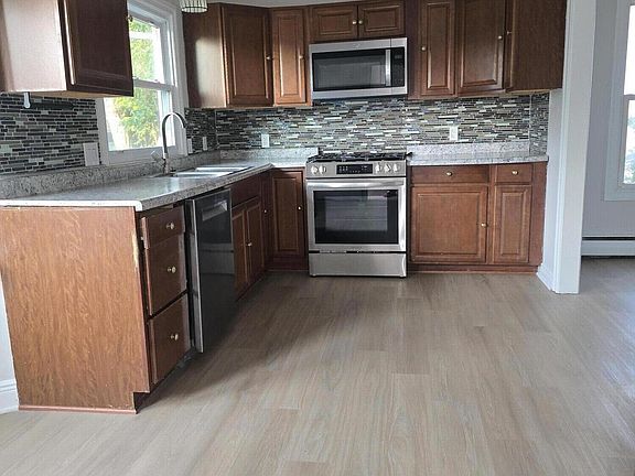 4th image of 546 S Park Blvd
