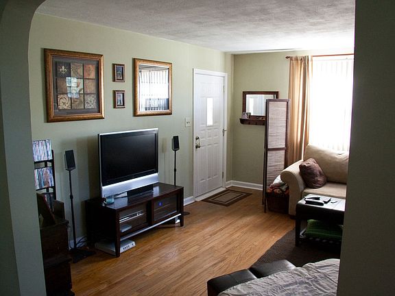 Living Room another view