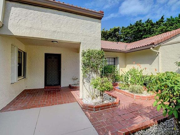 3rd image of 5655 Parkwalk Circle E