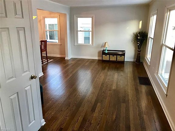 3rd image of 335 Firwood Ave