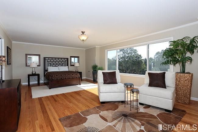 1st image of 560 Gellert Dr