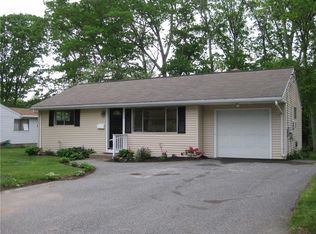 28 Rawlinson Dr, Coventry, RI 02816