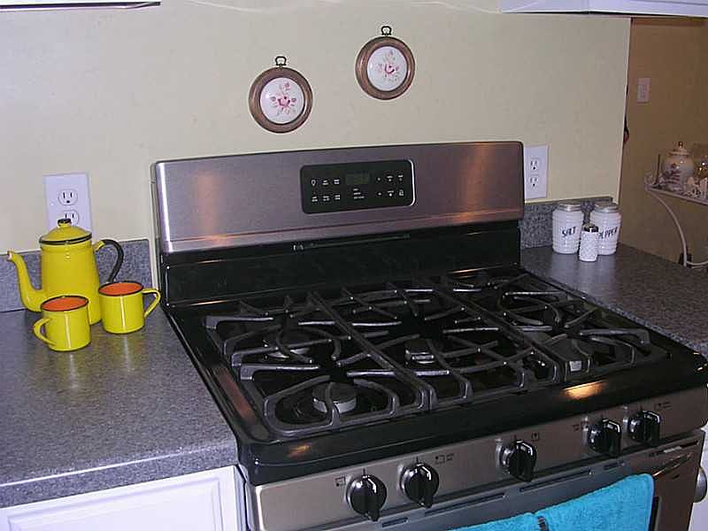 1st image of 818 Preston Dr