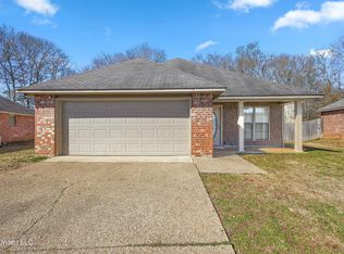 111 Cedarstone Dr, Terry, MS 39170