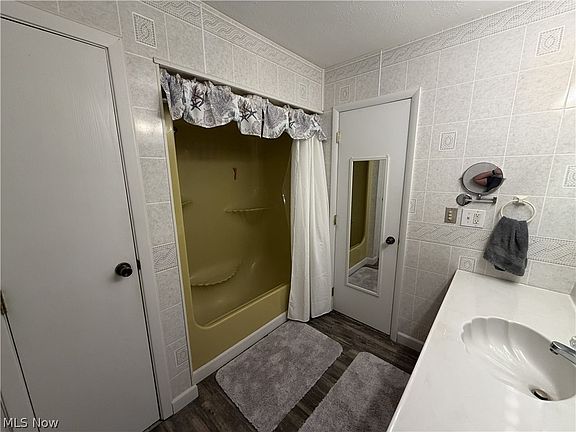 5th image of 267 Roberts Dr