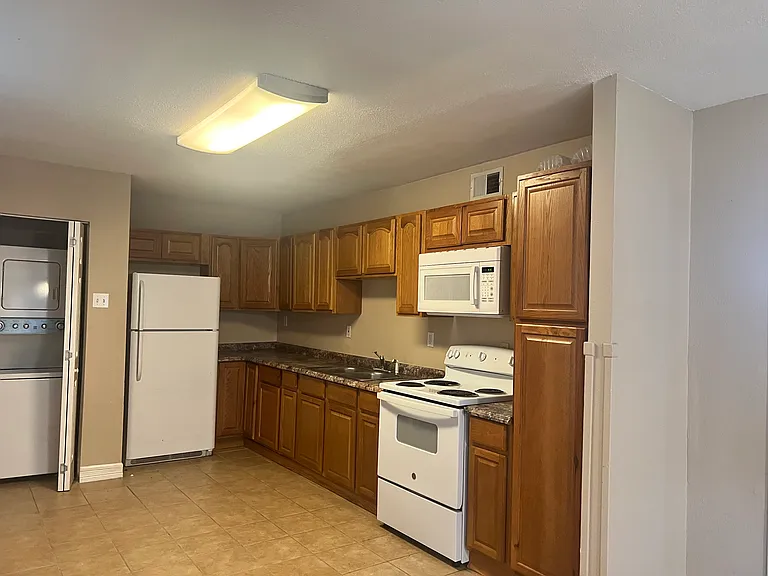 2110 Willow St — Photo 13