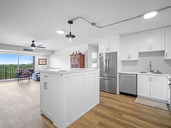 2nd image of 1625 SE 10th Avenue #606