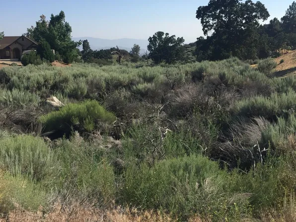 24981 Jacaranda Dr, Tehachapi, CA 93561