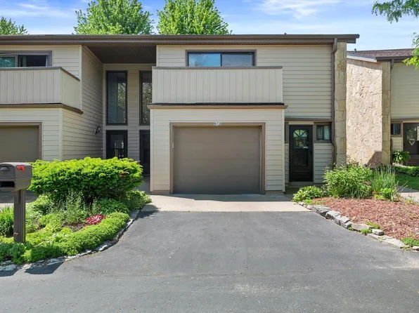 972 Valentine ROAD, Oconomowoc, WI 53066