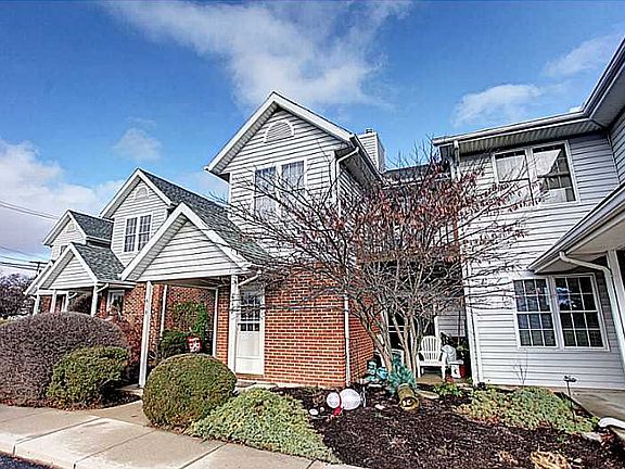 2nd image of 617 Thornburg Pl #X
