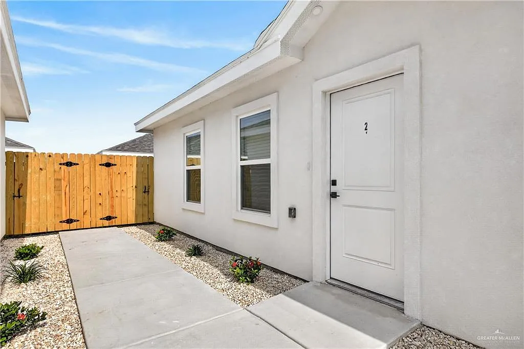 3 bed, 2.0 bath, 1040 sqft, $1,350 — Photo 3