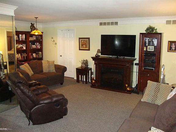 2nd image of 1040 Country Club Dr