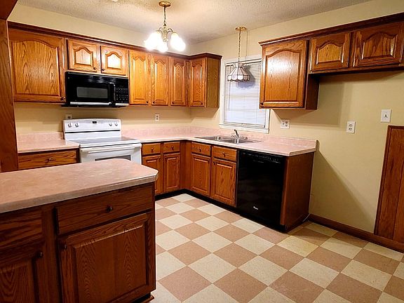 4th image of 103 Stratford Dr