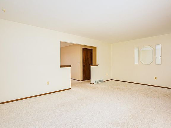 5th image of 246 Maureen Ave