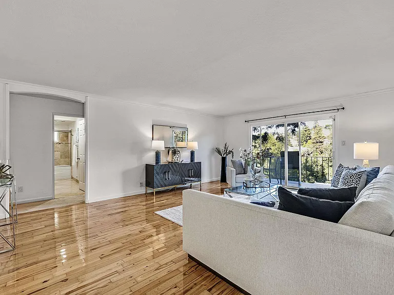 1120 Hollywood Ave #1 — Photo 2