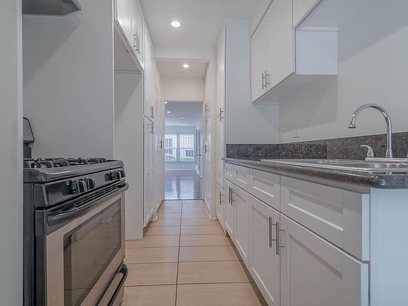 5th image of 948 S Mansfield Ave #960