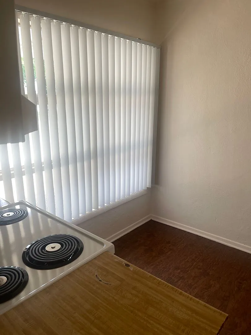 Affordable 1 Bedroom 1 Bath 40 Eglin St Apt I '' Great Location And Price $ 1000.00 '' — Photo 3