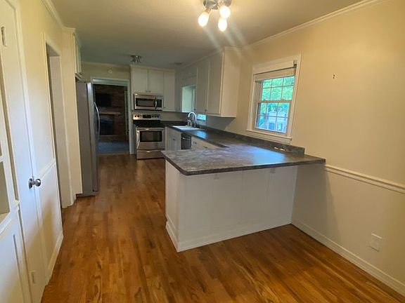 2nd image of 305 Hillcrest St