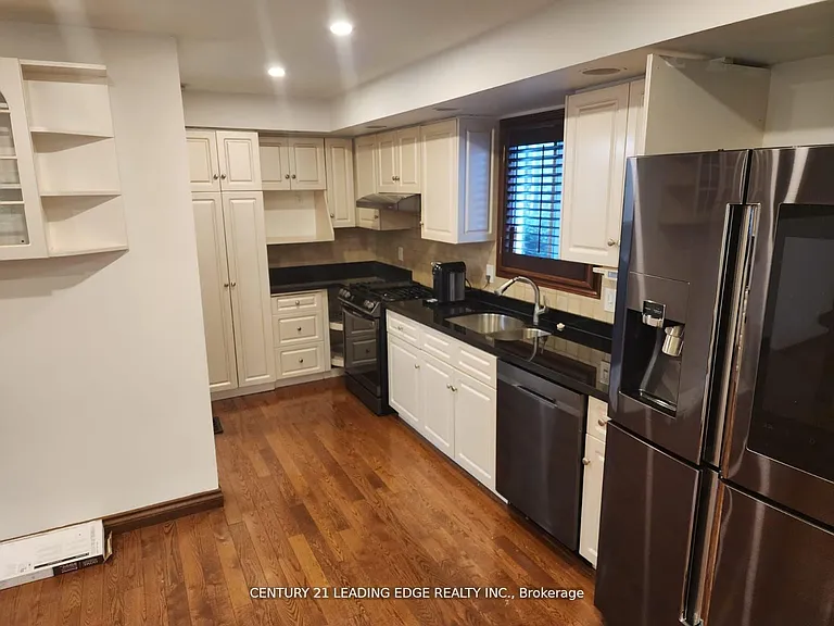 11 Westlawn Dr — Photo 6