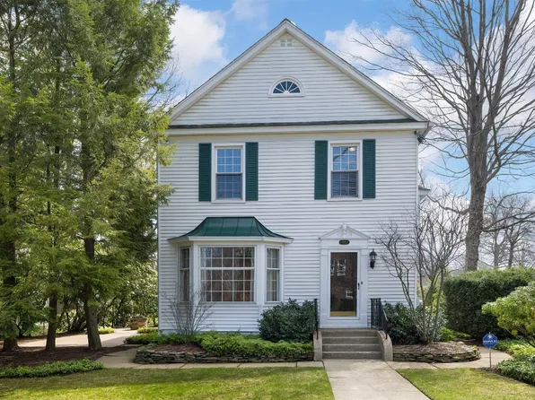 905 W Arlington Rd, Erie, PA 16509